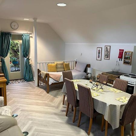 Alpaca Lodge Sittingbourne Bagian luar foto