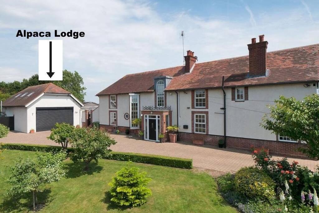 Alpaca Lodge Sittingbourne Bagian luar foto