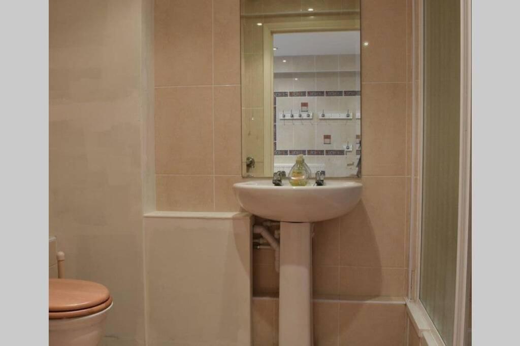 Alpaca Lodge Sittingbourne Bagian luar foto