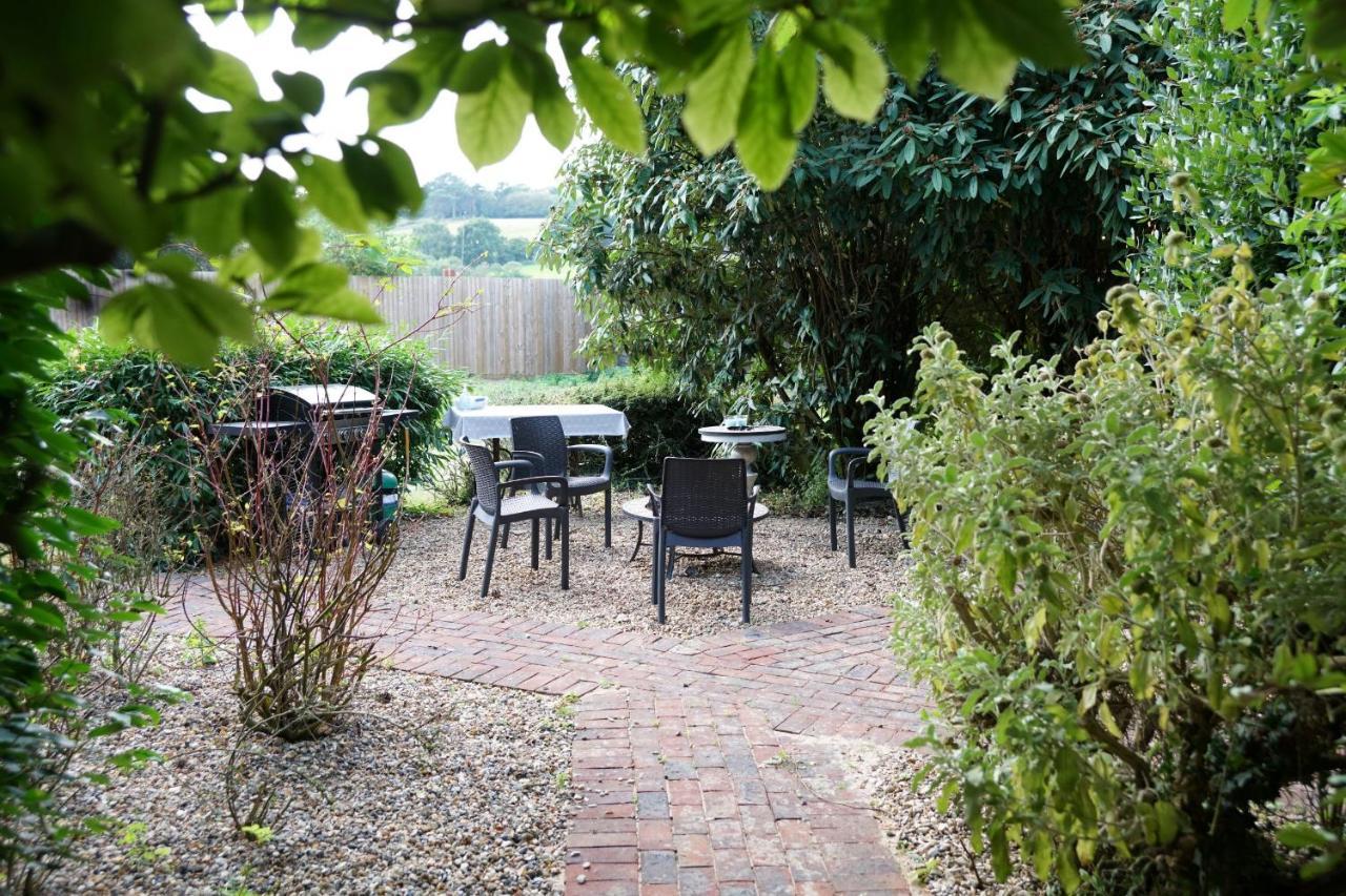 Alpaca Lodge Sittingbourne Bagian luar foto